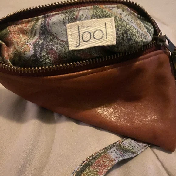 Triangular leather purse - Picture 3 of 4